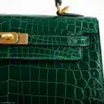 Hermès HSS Kelly 25 Sellier Emerald and Cassis Shiny Niloticus Crocodile Brushed Gold Hardware