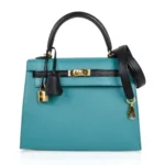 Hermès HSS Rare Collectible Kelly 25 Sellier Blue Paon And Black Chevre Mysore Gold Hardware