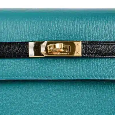 Hermès HSS Rare Collectible Kelly 25 Sellier Blue Paon And Black Chevre Mysore Gold Hardware