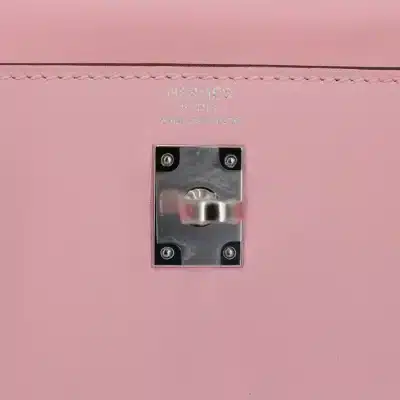 Hermès Kelly 25 Retourne Rose Sakura Swift logo