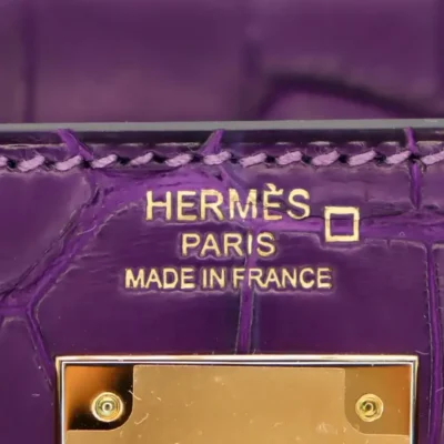 Hermès Kelly 28 Retourne Amethyst Matte Alligator Missipensis logo1