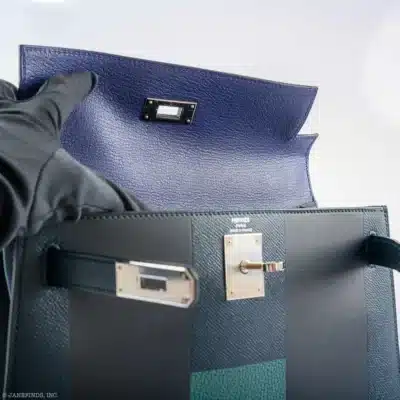 Hermès Rare Collectible 2019 Kelly 28 Sellier Vert Cypres/Blue Obscur/Malachite Clemence, Sombrero & Epsom Kellygraphie ‘H’ Lettre Palladium Hardware